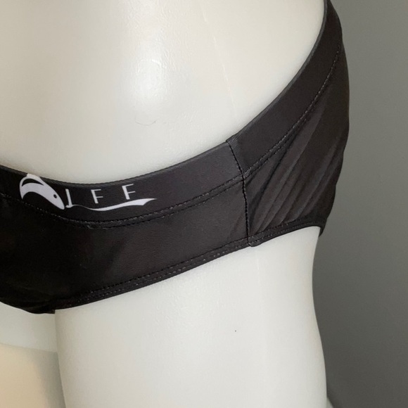 Great looking men’s swim brief - Picture 3 of 9